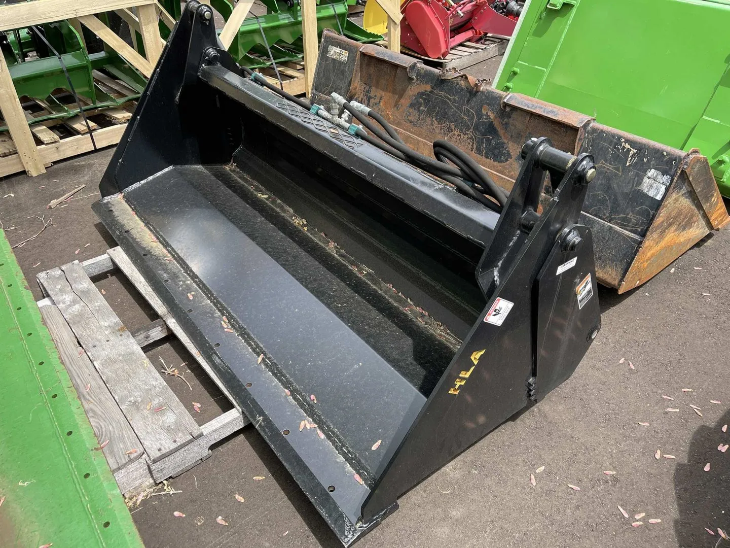 HLA 4-In-1 Bucket