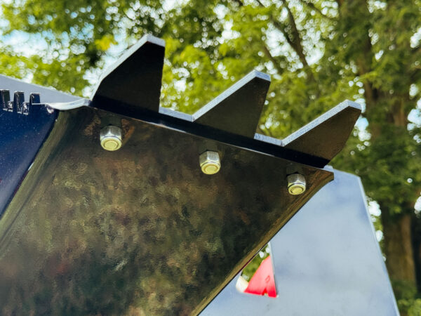 Bottom View of Replaceable Digging Edge