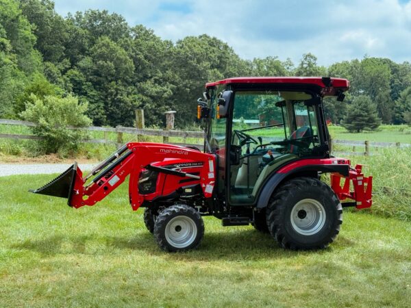 Side Profile of Mini Wrecker on 25 hp Mahindra Tractor