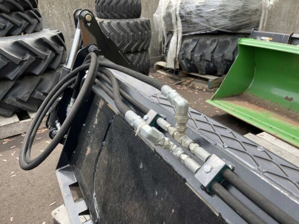 Hydraulic Diverter to Cylinders and Step Plate