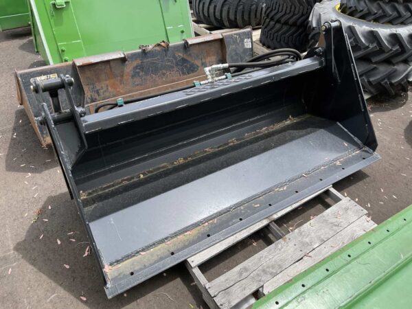 HLA 4-In-1 Bucket Interior