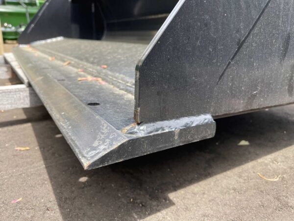 Reinforced Bottom Digging Edge, Pre-drilled for accessories