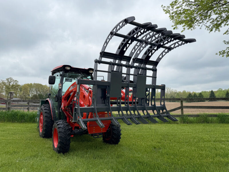 Big Mouth 327 Grapple on Kioti Tractor