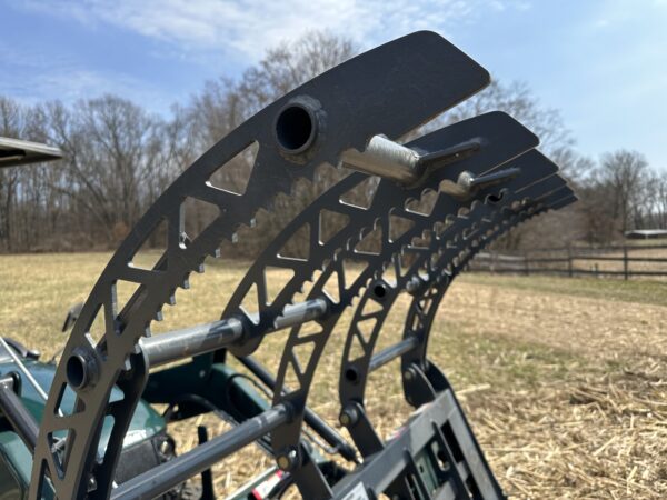 Grapple Rake with XL Opening - closeup