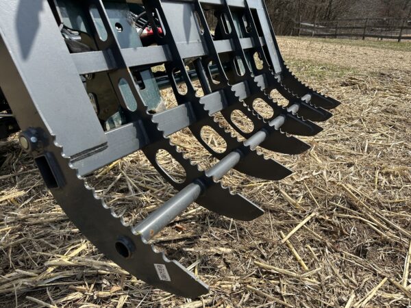 Grapple Rake with XL Opening - close up