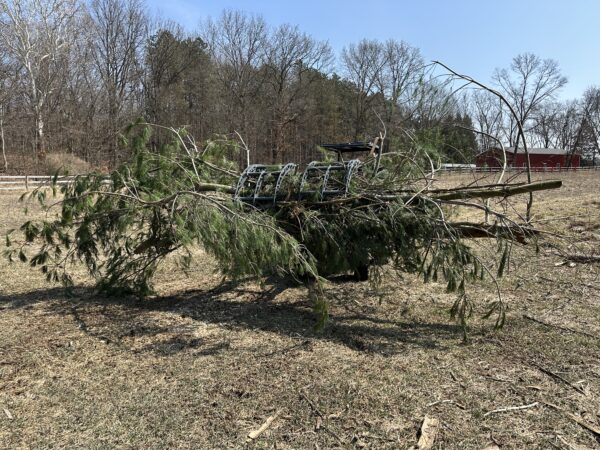Grapple Rake with XL Opening in use