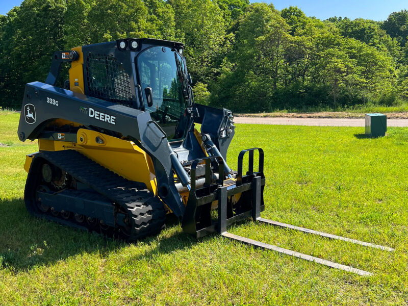 John Deere 333G SkidSteer w Forks