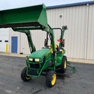 2017 John Deere 2038R TLB