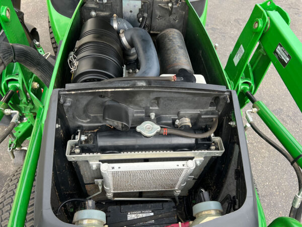 John Deere 1025R Engine