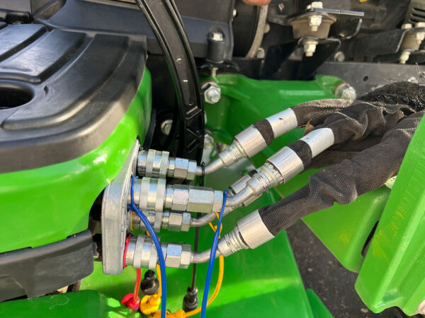 Hydraulic Connections on 120R Loader