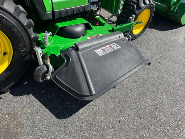Discharge on 60D Autoconnect Mid-Mount Mower on 1025R