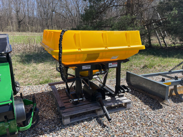Befco Turbo Hop 303 Pendulum Spreader