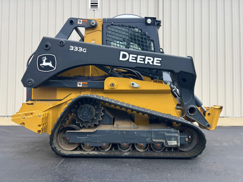 Side view of John Deere 333G