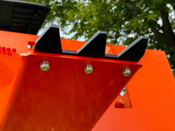 Bottom View of Replaceable, Bolt-on Digging Edge