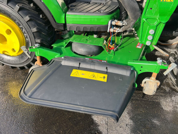 Discharge Chute on 60D AutoConnect Mower